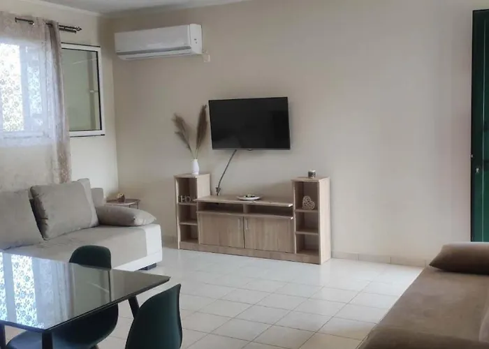 Kalliope Tsoukaladhes